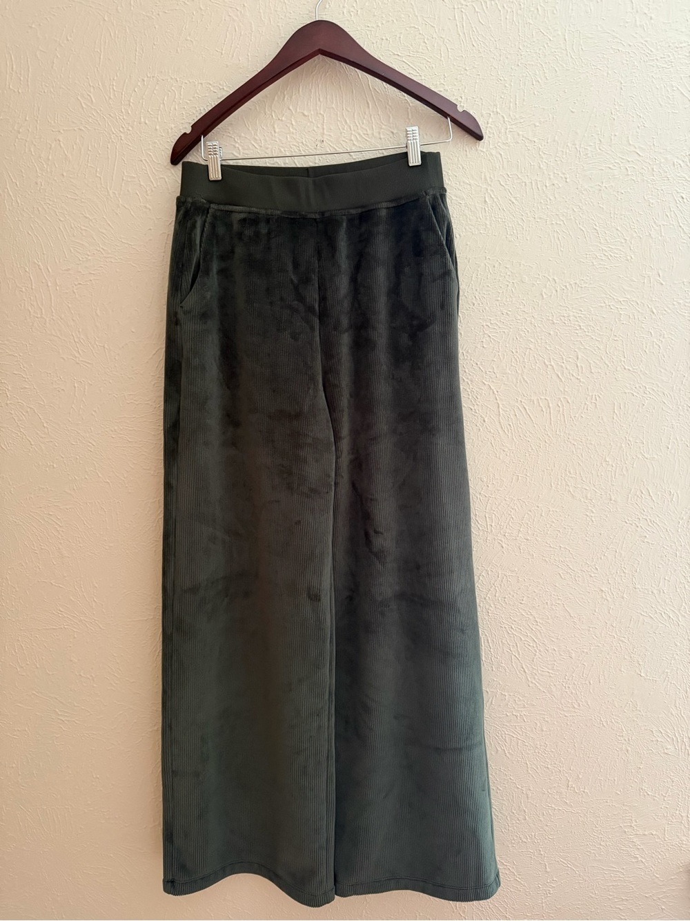 Rhône Corduroy Wide Leg Pants – Dark Moss | Size M